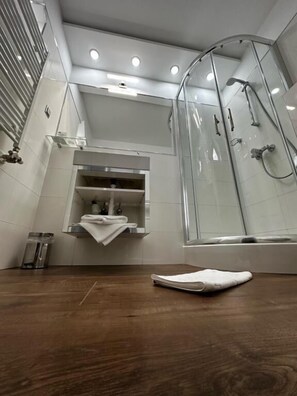 Standard Double or Twin Room, City View | Bathroom | Shower, free toiletries, hair dryer, towels - Boutique Hotel Center (Kecskemét)
