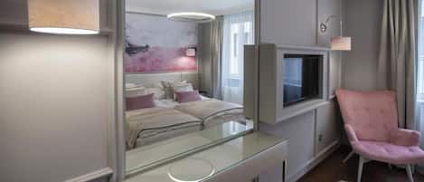 Quarto casal ou duplo standard, vista para a cidade