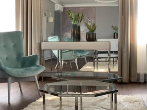 Deluxe Apartment, City View | Interior