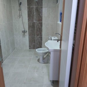 Classic Apartment, Balcony, City View | Bathroom