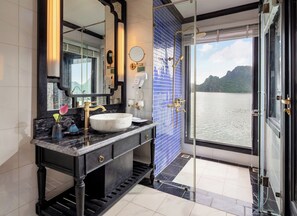 Bathroom - Halong Deluxe 1 Cruise  (Ha Long)