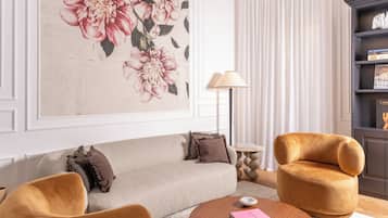 Luxury Apartment, City View | Living area