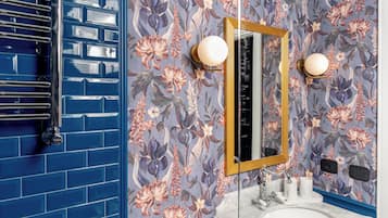 Luxury Apartment, City View | Bathroom