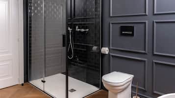 Luxe appartement, uitzicht op stad | Badkamer