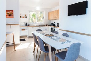 Dining - Villa Delphi (Is-Swieqi)