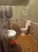 Tienda, vistas a la montaña | Baño