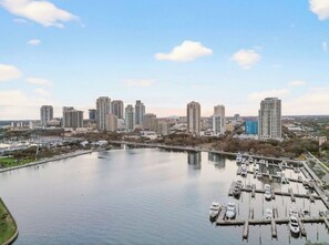 Marina - Family Vacation Home Near Fort De Soto Beach | Spacious Peaceful Weekly Stays (St. Petersburg)
