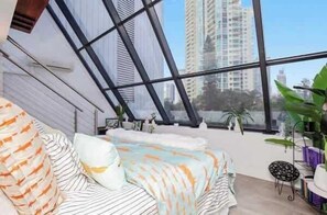 Room - Sleep Under the Stars | Architect’s Designer Loft🥂 (Surfers Paradise)
