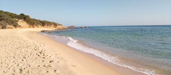 Chia, Villa Ulivi, ein einladender Rückzugsort für Liebhaber unberührter Natur.