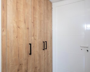 Double or Twin Room, Mountain View | Wardrobe