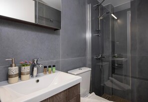 Family Room, Sea View | Bathroom