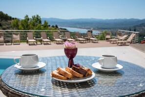 View from property - Stardust Rooms and Apartments (Exopoli)