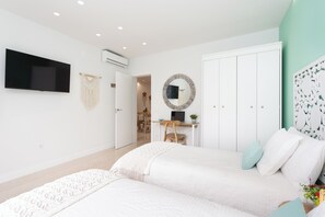 2 bedrooms, iron/ironing board, travel cot, free WiFi - BLUE TURTLE C (Puerto de la Cruz)