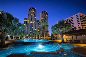 Pool - Sapphire - Just a Dream - 26th Floor Luxury (South Padre Island)