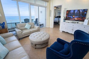 Apartment, Mehrere Betten, Balkon, Meerblick (Sapphire 2604) | Wohnbereich