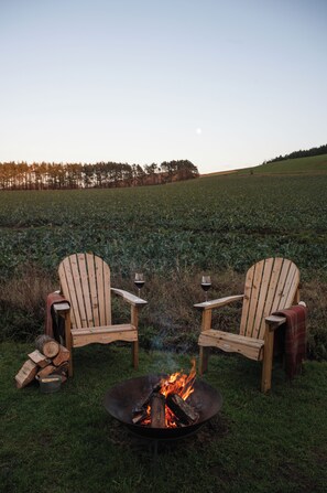 Property grounds - Romantic Scottish Bothy - luxury cottage with an outdoor copper bath (Perth)
