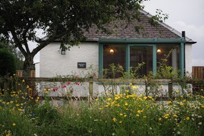 Exterior detail - Romantic Scottish Bothy - luxury cottage with an outdoor copper bath (Perth)