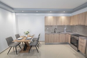 Fridge, oven, stovetop, coffee/tea maker - Mpia House by RentalsPro (Nea Moudania)