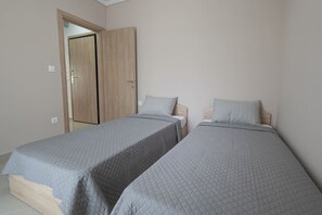 2 bedrooms, iron/ironing board, WiFi, bed sheets - Mpia House by RentalsPro (Nea Moudania)