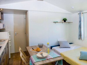 Individually furnished - Camping L'orangeraie - Camping Paradis-mobil-home Classic 2 Bedrooms (Calig)