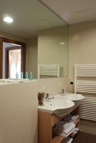 Habitación con 1 cama doble o 2 individuales, no fumadores | Baño