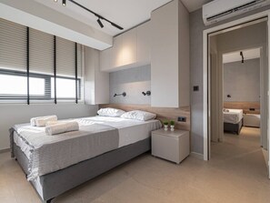 2 bedrooms, iron/ironing board, WiFi, bed sheets - Theano Sea Suite 2 by Travel Pro Services (Portaria)