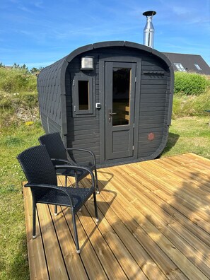 Slaapzaal, 1 slaapkamer, roken, terras | Voorkant van accommodatie