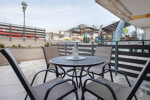 Outdoor dining - Kallinest Studio by RentalsPro - Kallithea (Kallithea)