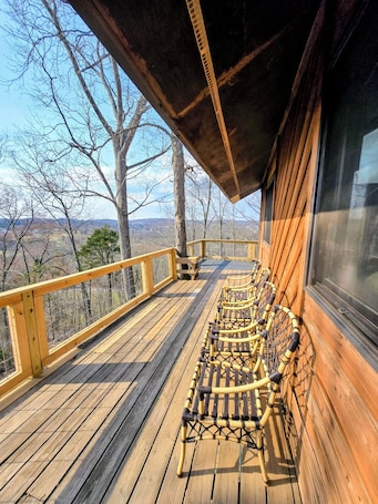 Terrace/patio. Sleeps 9 · 3 King Suites · Ridgetop Farm Views · Dog Friendly
