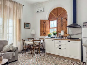 Standard Apartment | Private kitchen | Full-size fridge, microwave, toaster, mixer - Almaterra Apartamentos Turísticos (Huéscar)