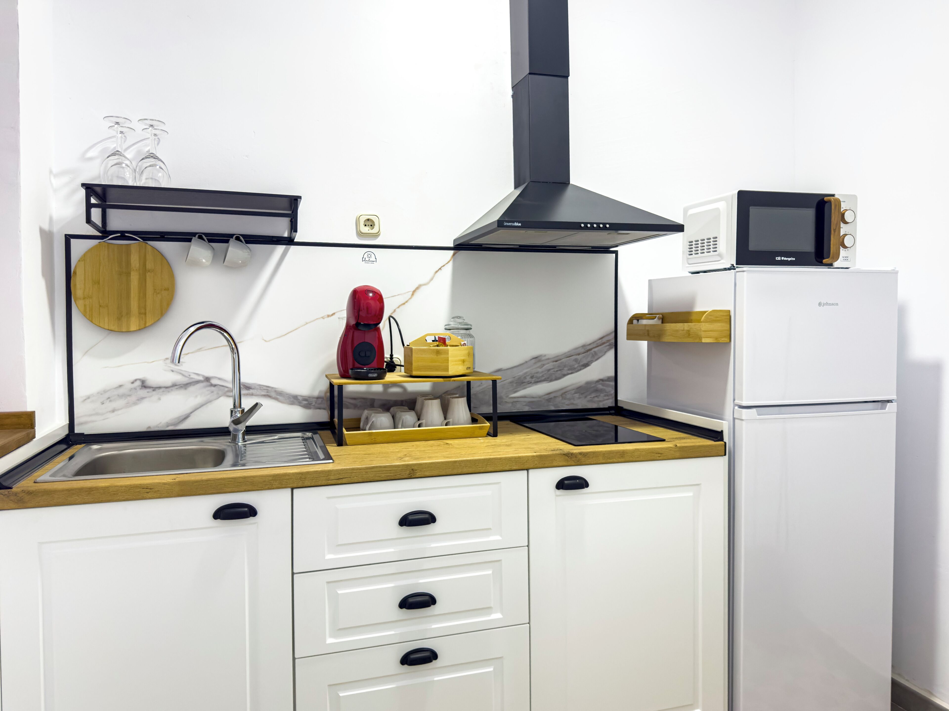 Family Apartment, Balcony, City View | Private kitchen