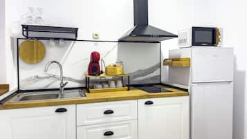 Family Apartment, Balcony, City View | Private kitchen