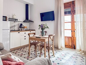 Superior Apartment | Private kitchen | Full-size fridge, microwave, toaster, mixer - Almaterra Apartamentos Turísticos (Huéscar)