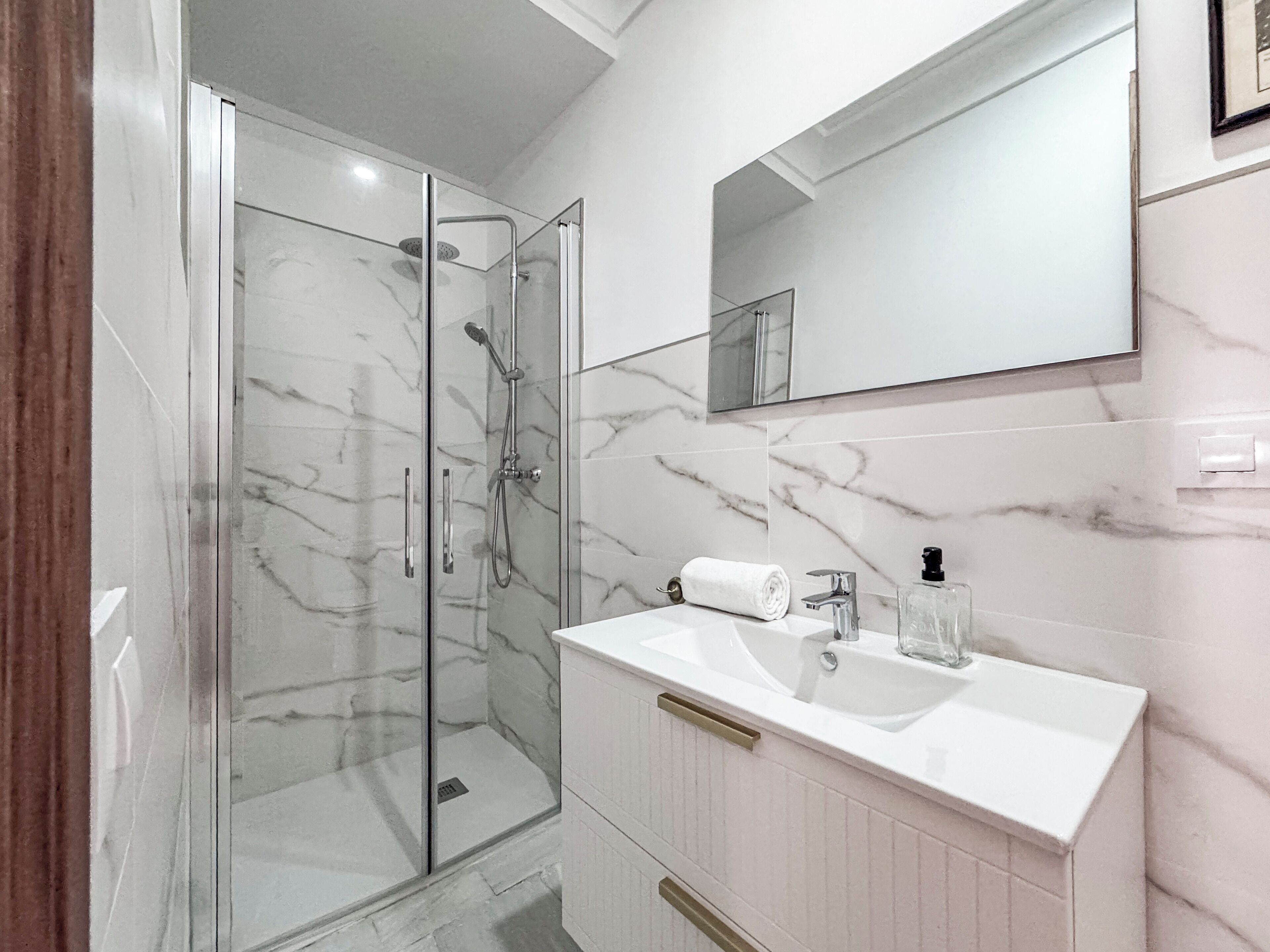 Standard Apartment | Bathroom