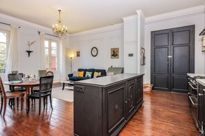 Interior - Appartement du Château Joffre - Charm and elegance (Gaillac)