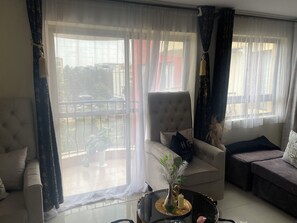 Smart-TV, Videospiele, DVD-Player, Bücher