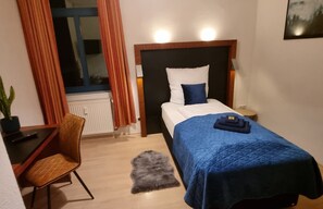5 Schlafzimmer, Schreibtisch, kostenloses WLAN, Bettwäsche