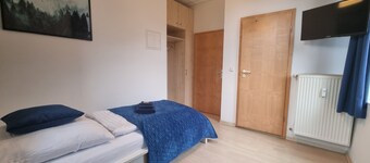 Comfortable guest house – 5 rooms wth private bathroom, Wi-Fi, kitchen & parking