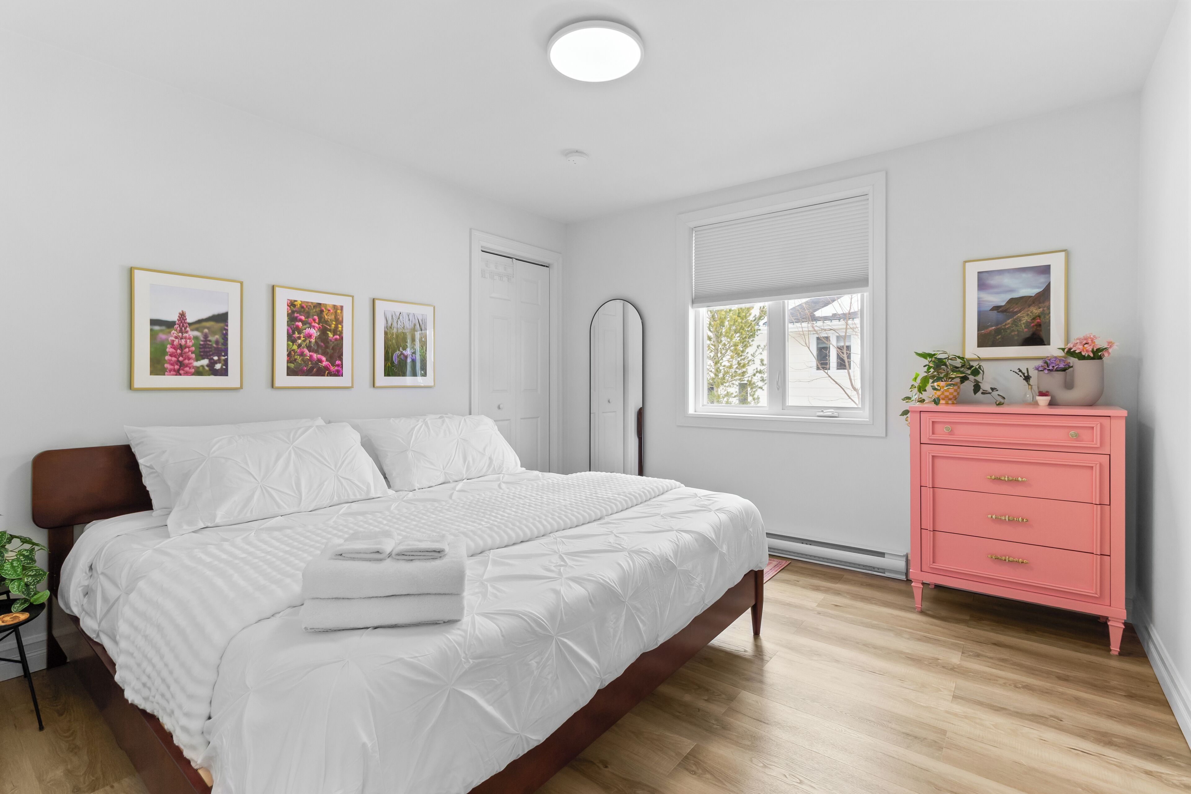 3 bedrooms, iron/ironing board, travel crib, free WiFi