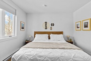 3 quartos, ferros/tábuas de passar roupa, berço de viagem