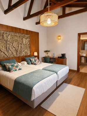 A double bed with a headboard, a bedside table with a lamp, a wall-mounted light, and a wooden ceiling. - Hotel Jardin Secreto (La Orotava)