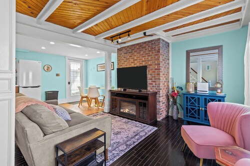 Colonial Row 3B, Off-Street Parking, Private Patio
