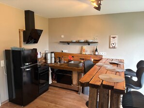 Fridge, oven, stovetop, dishwasher - Apartment “In Helsa” with Mountain View, Private Terrace and Wi-Fi (Helsa)