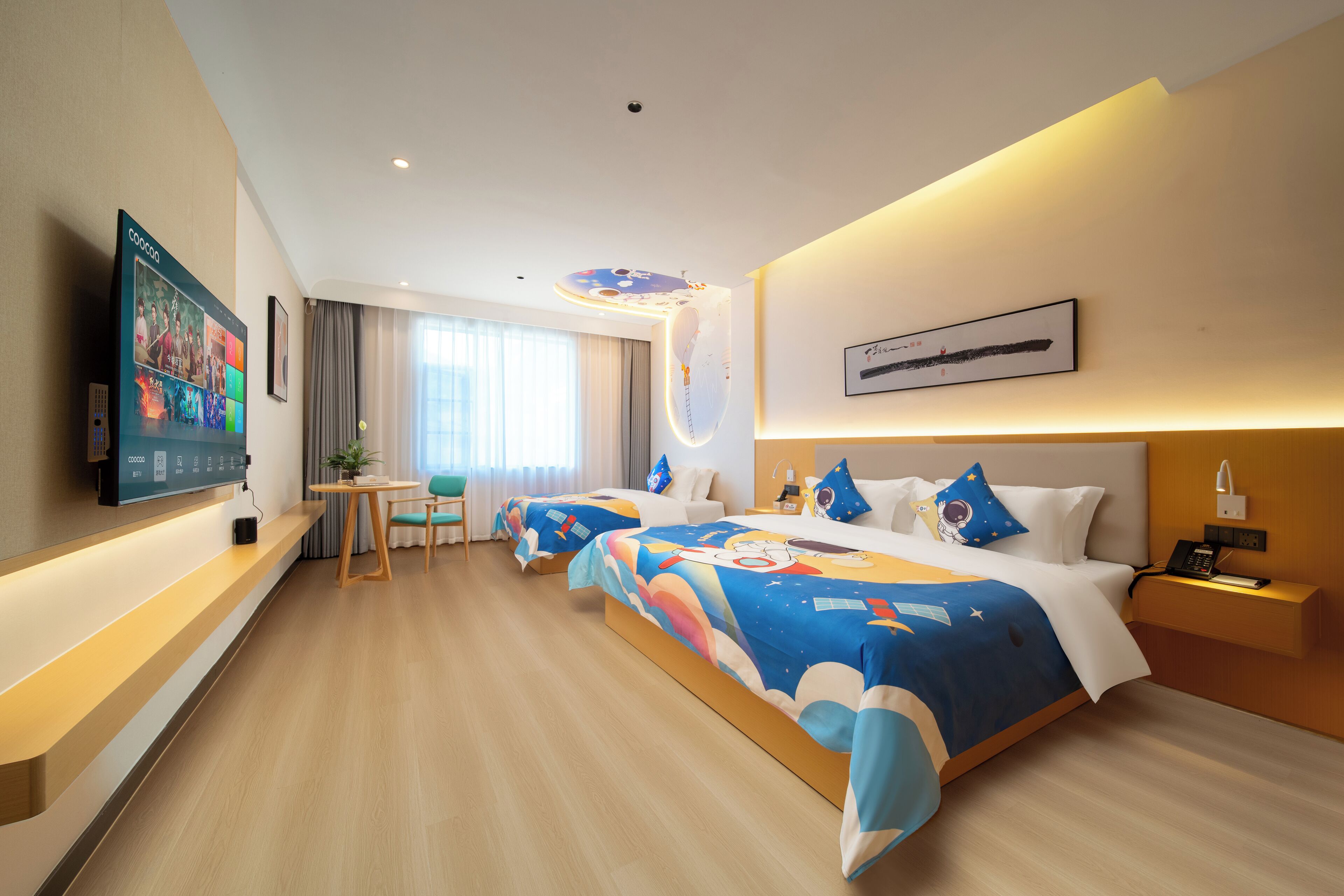 Kolmen hengen perhehuone, kaupunkinäköala