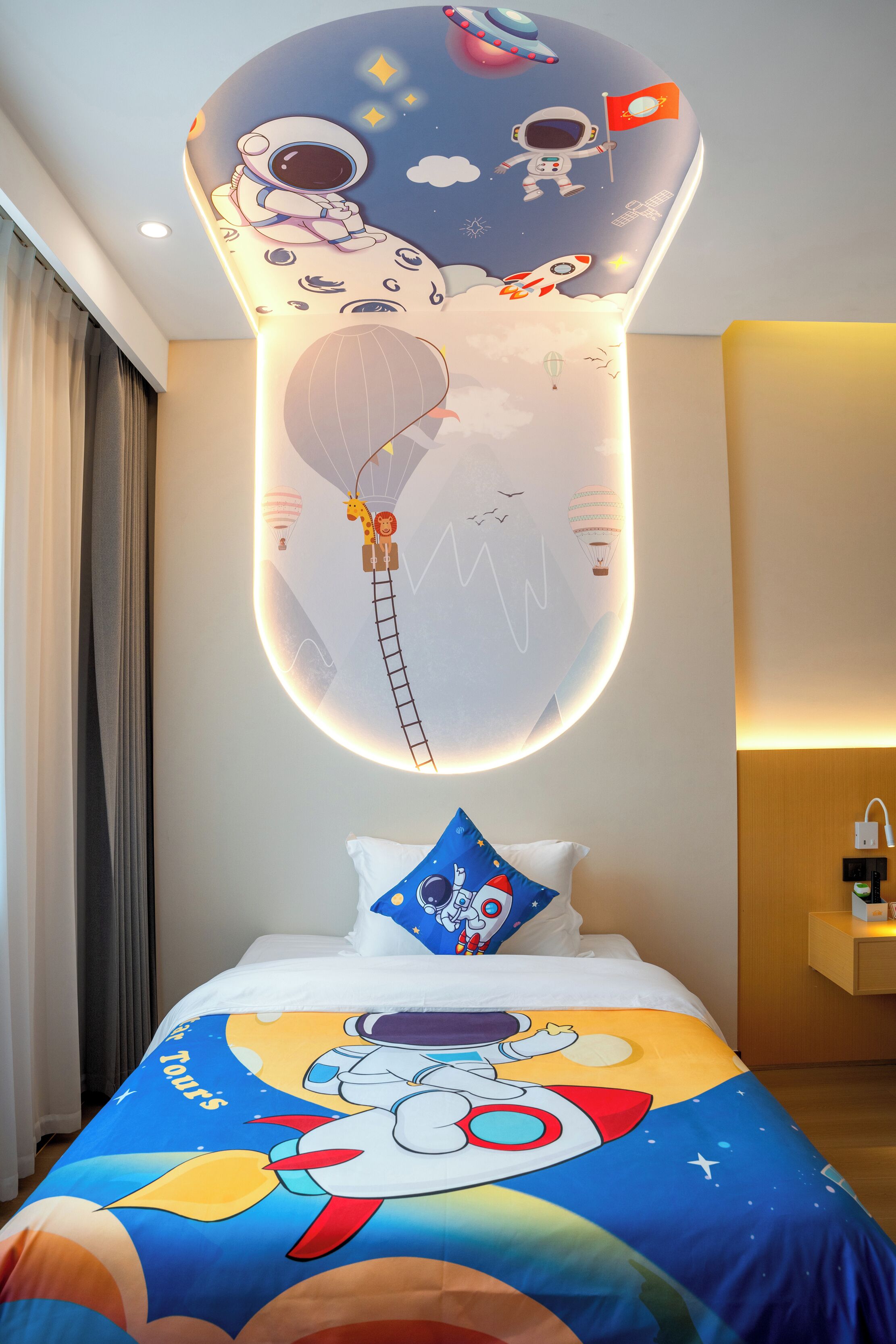 Familien-Dreibettzimmer, Stadtblick | Hochwertige Bettwaren, Betten mit Memory-Foam-Matratzen
