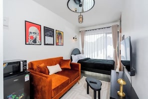 Smart TV - Jurassic Park: An Elegant Urban Sanctuary (Kiambu)