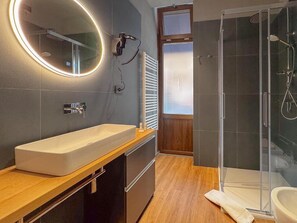 Deluxe Double Room | Bathroom - Blu Rooms GuestHouse (Civitanova Marche)