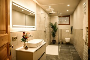 Bathroom - Two - Luxury Apartment XL (Spalt)