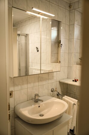 Bathroom - SECHSER - Easy Apartment (Spalt)