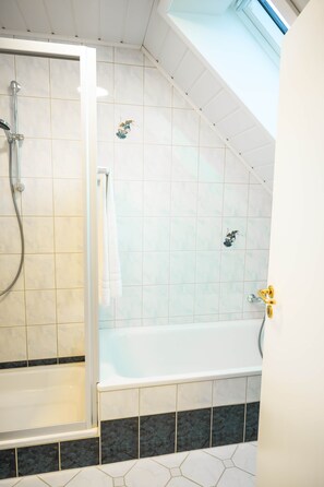 Bathroom - Quad - Cozy Apartment XL (Spalt)